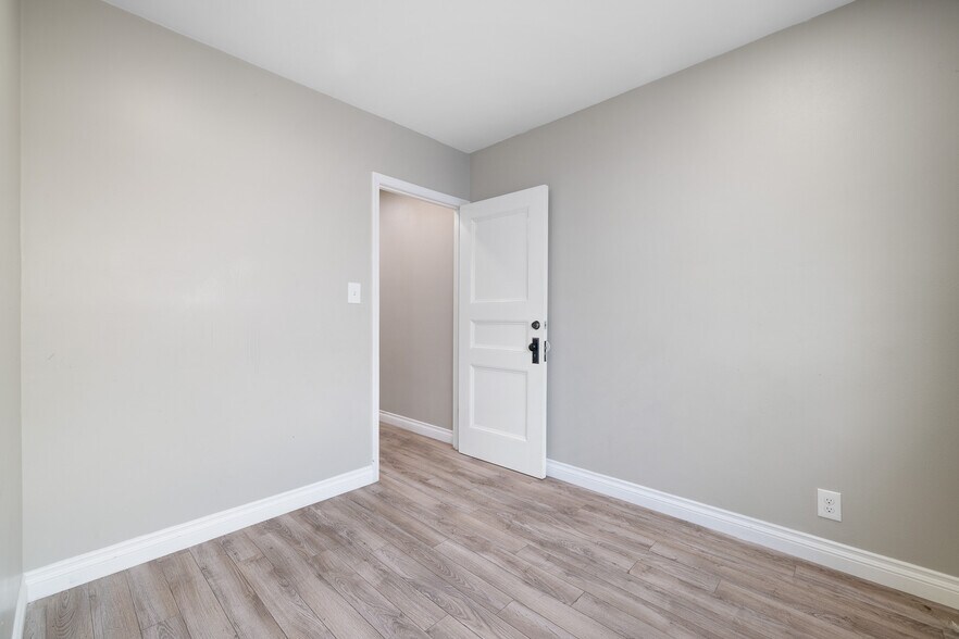 More Photos Of 5709 E Beverly Blvd, Los Angeles Office Residential For Lease