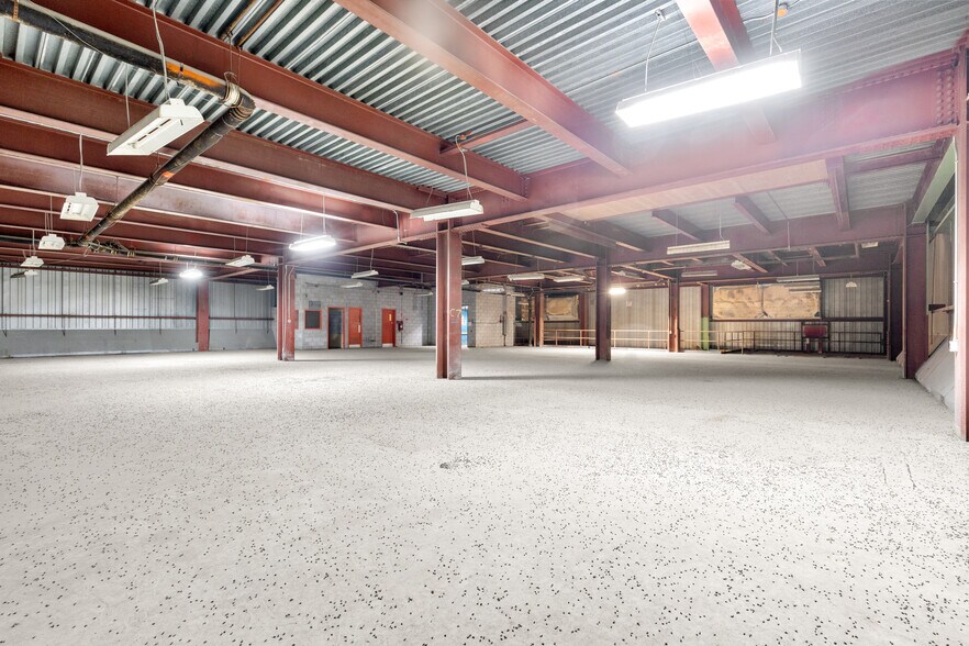 More Photos Of 35-75 Rue De L'acier, Coteau-du-lac Manufacturing For Lease