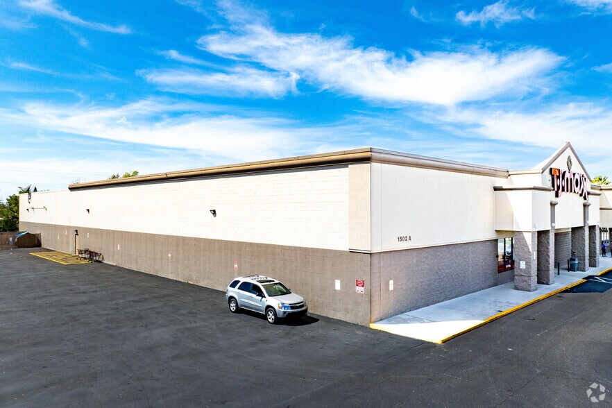 More Photos Of 1410-1502 Del Prado Blvd S, Cape Coral Unknown For Lease