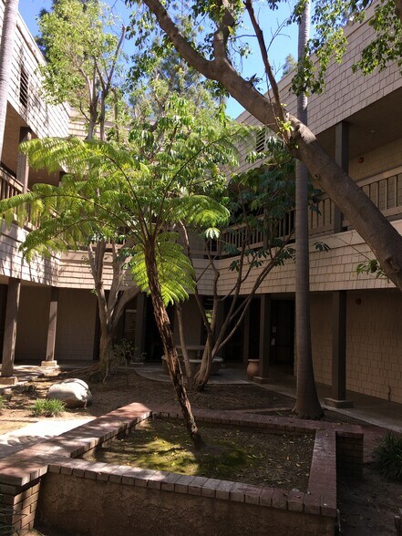 More Photos Of 5053 La Mart Dr, Riverside Medical For Sale