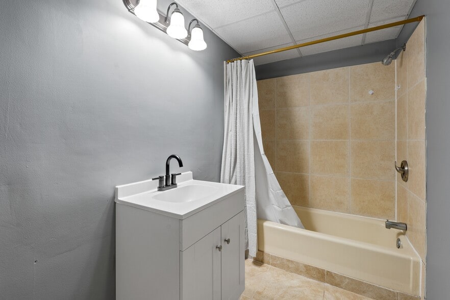 More Photos Of 200 E White Horse Pike, Galloway Hotel For Sale