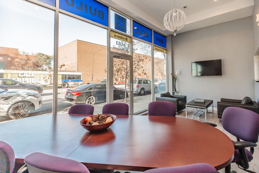 More Photos Of 1103 N Western Ave, Chicago Storefront Retail Office For Lease