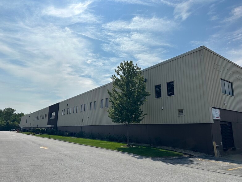 More Photos Of 16801 Exchange Ave, Lansing Manufacturing For Lease