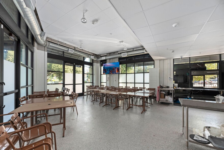 More Photos Of 1710 E Thousand Oaks Blvd, Thousand Oaks Apartments For Lease