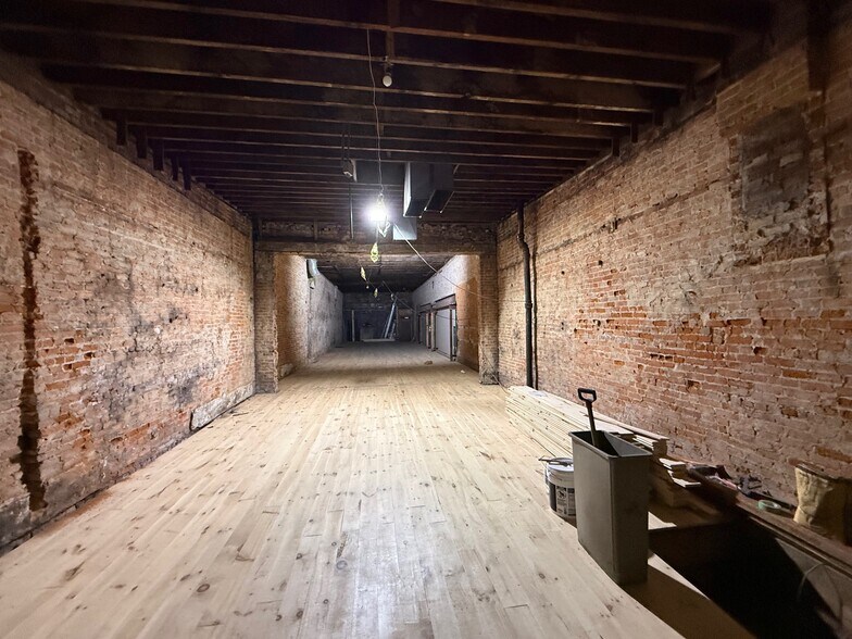 More Photos Of 83 N Saginaw St, Pontiac Office For Sale