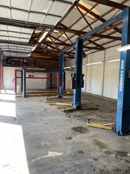 More Photos Of 1478 HWY 17 North, Mt Pleasant, SC 29464, Mount Pleasant Auto Repair For Lease