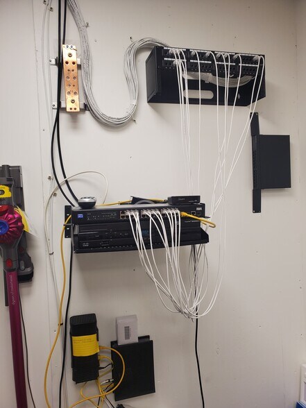 More Photos Of 700 N Brand Blvd, Glendale Office For Lease