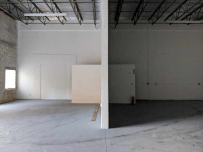 More Photos Of 845 Pop Tilton Pl, Jensen Beach Warehouse For Lease