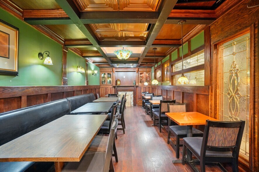 More Photos Of 2336 Northmoor Dr, Springfield Freestanding For Sale