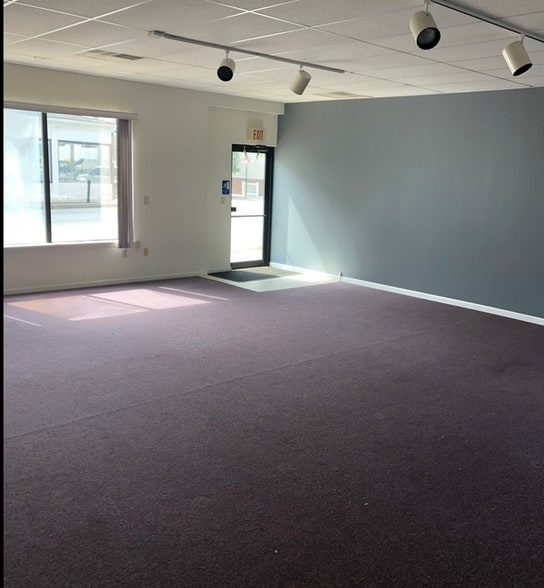 More Photos Of 114 Dekalb St, Bridgeport Freestanding For Lease
