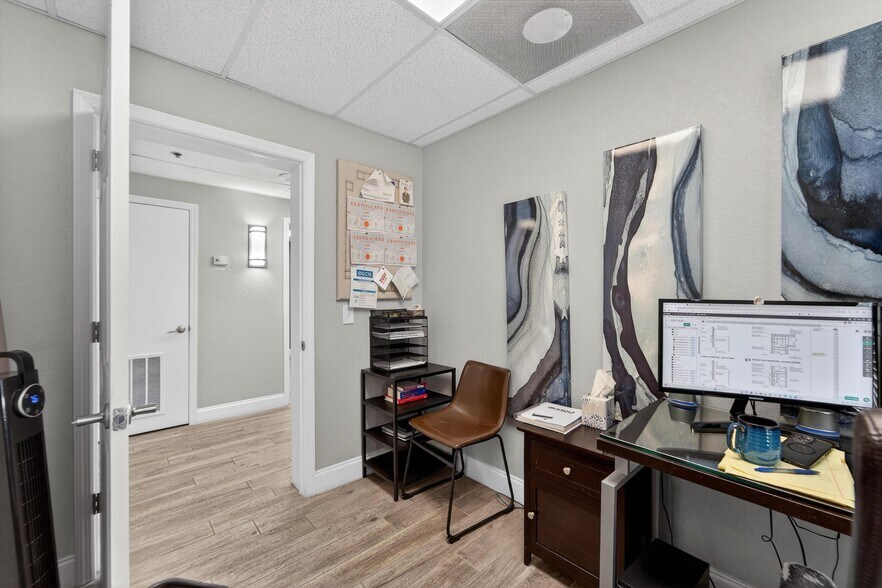 More Photos Of 3411 N 29th St, Tampa Office For Sale