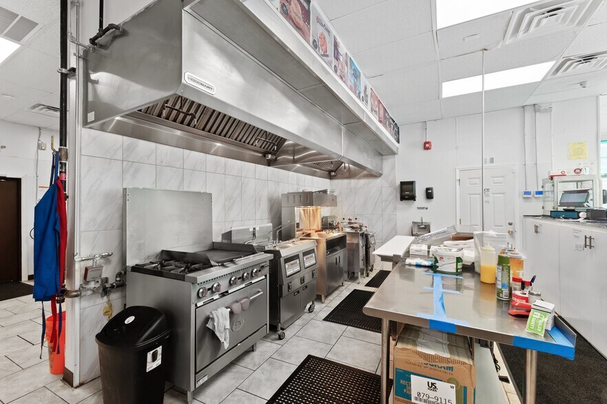 More Photos Of 1235 N Grand Blvd, Saint Louis Fast Food For Sale