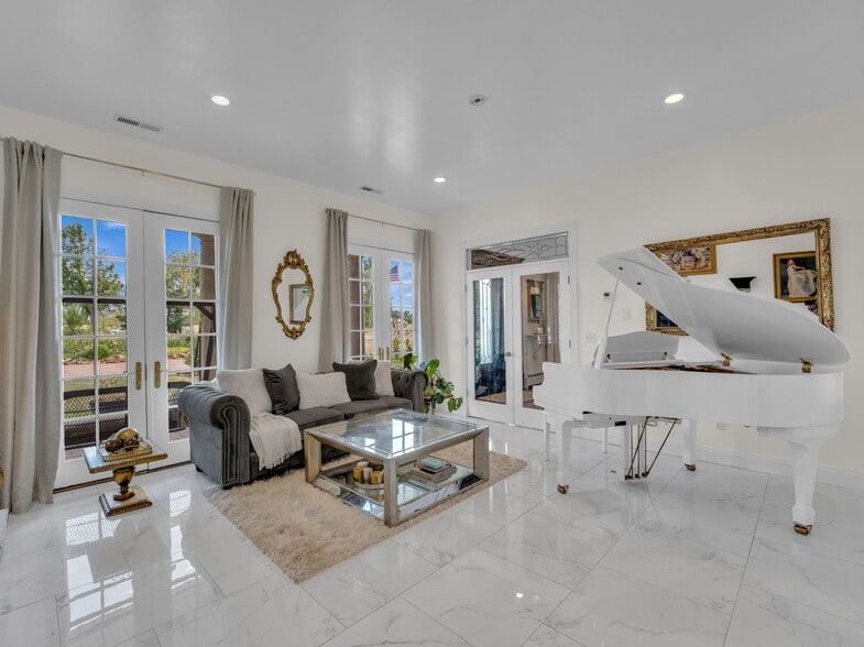 More Photos Of 135 E 200 N, Kanosh Hospitality For Sale