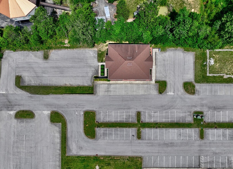 More Photos Of 10609-10611 Watterson Center Ct, Louisville Office For Sale
