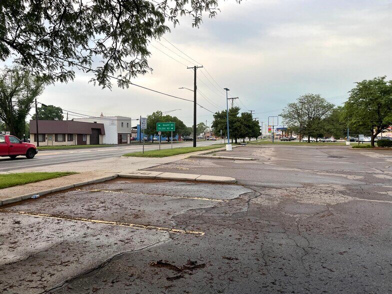 More Photos Of 17431 Dix Rd, Melvindale Fast Food For Lease