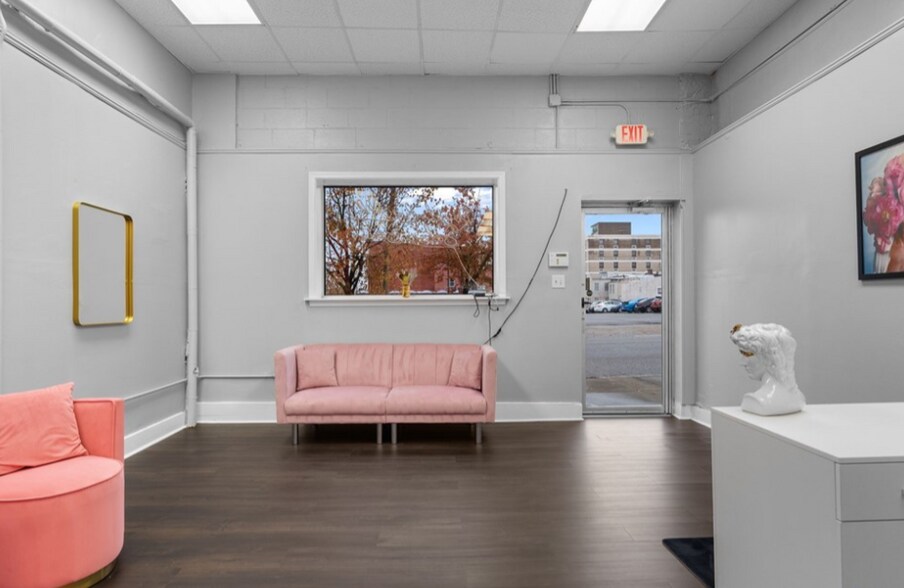 More Photos Of 214-216 E Main St, Richmond Storefront Retail Residential For Sale