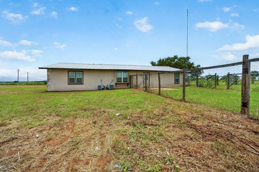 More Photos Of 4044 W FM 476, Poteet Flex For Sale