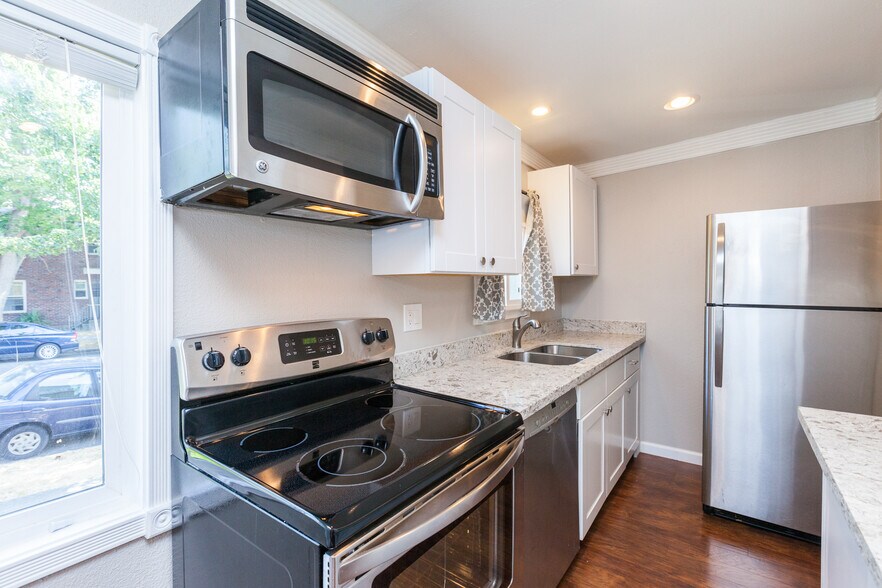 More Photos Of 222 N I St, Tacoma Apartments For Sale