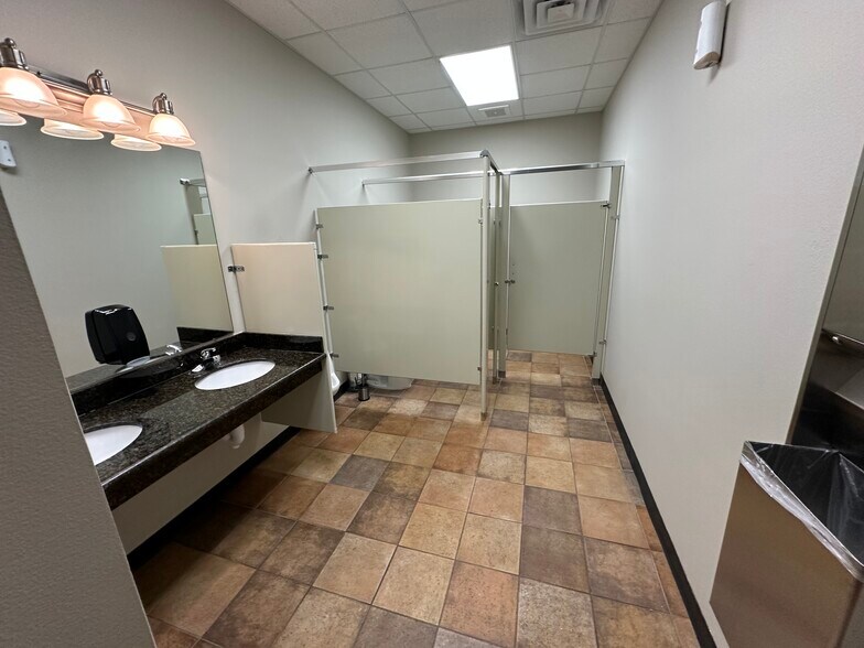 More Photos Of 4600 W Kearney St, Springfield Office For Lease