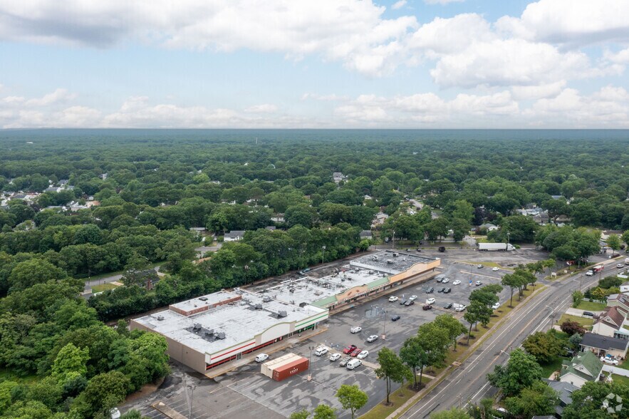 More Photos Of 671 Old Town Rd, Terryville Unknown For Lease