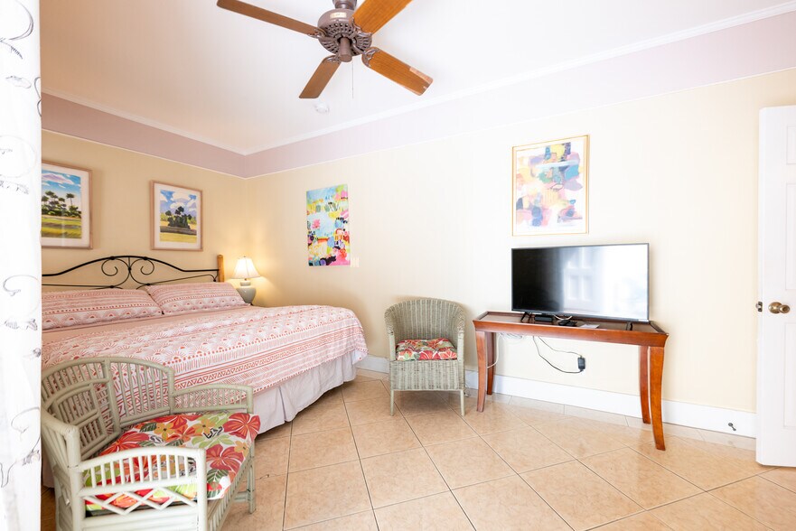 More Photos Of 412 Frances St, Key West Hotel For Sale