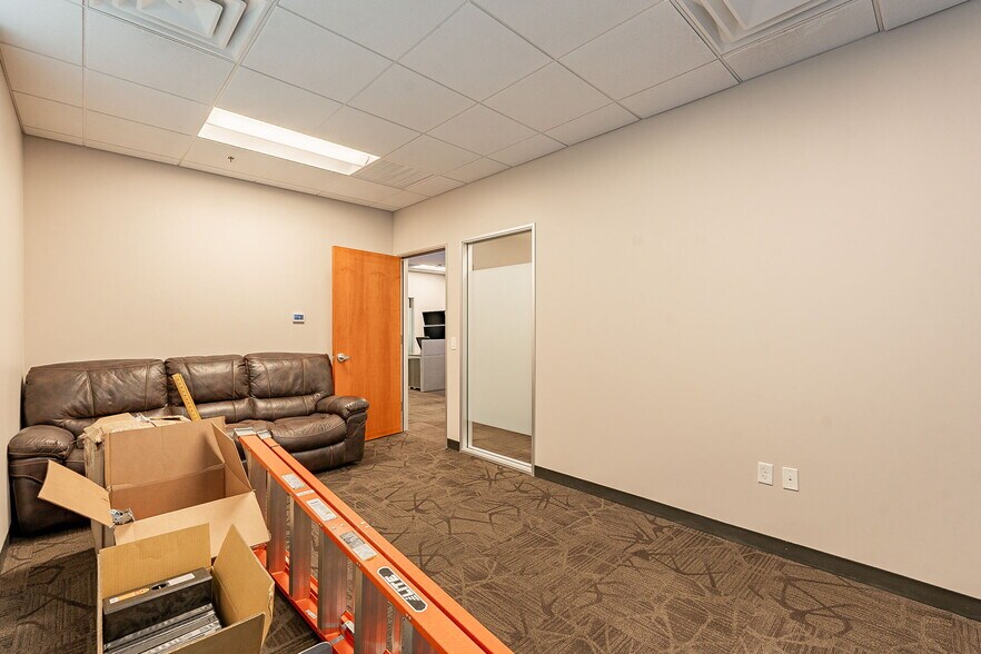 More Photos Of 1095 W Rio Salado Pky, Tempe Office For Lease
