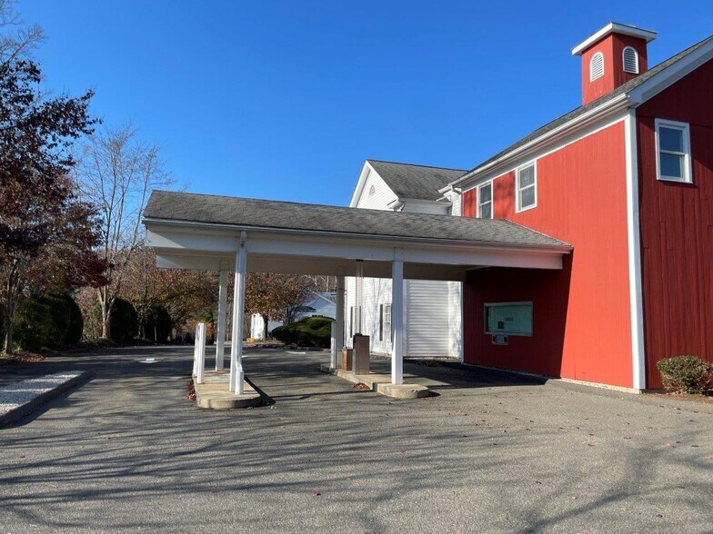 More Photos Of 828 Federal Rd, Brookfield Office For Lease