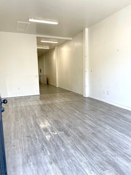 More Photos Of 10209 S Central Ave, Los Angeles Convenience Store For Sale