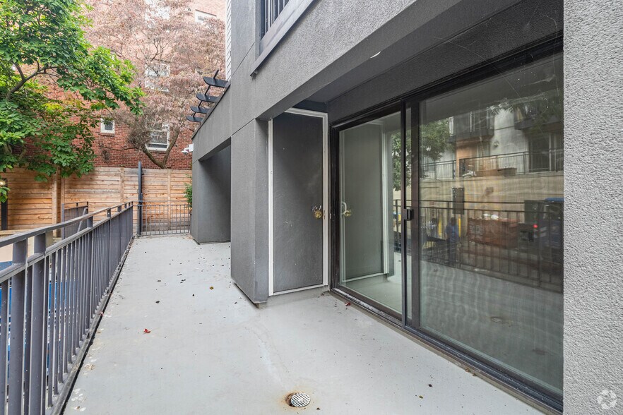 More Photos Of 4719 15th Ave NE, Seattle Apartments For Sale