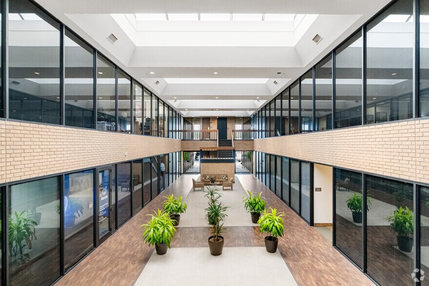 More Photos Of 8554 Katy Fwy, Houston Unknown For Lease