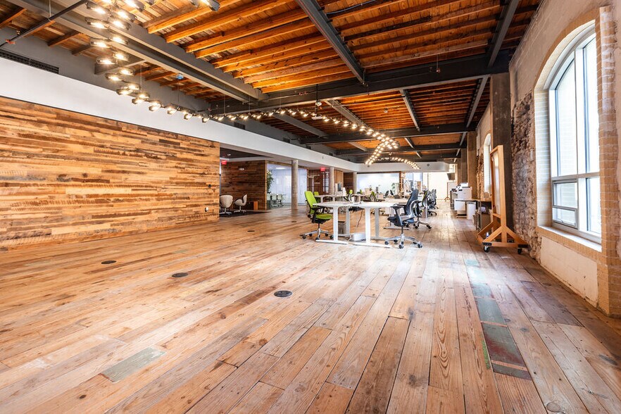 More Photos Of 111 W 6th St, Austin Office For Lease