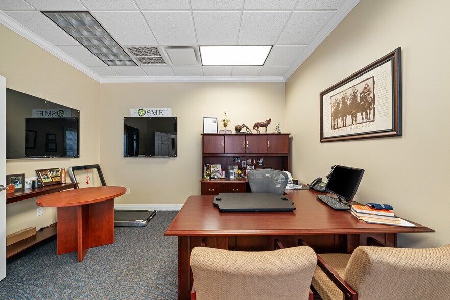 More Photos Of 17411 Bridge Hill Ct, Tampa Loft Creative Space For Sale