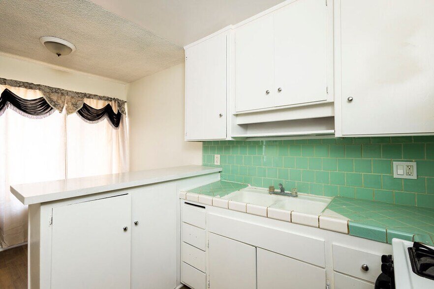 More Photos Of 538 W 82nd St, Los Angeles Apartments For Sale