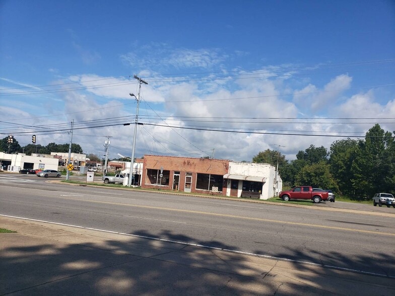 More Photos Of 208 Amhurst Place, Englewood Auto Repair For Sale