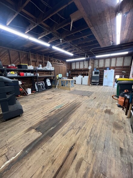 More Photos Of 11 E Texas Ave, Baytown General Retail For Sale