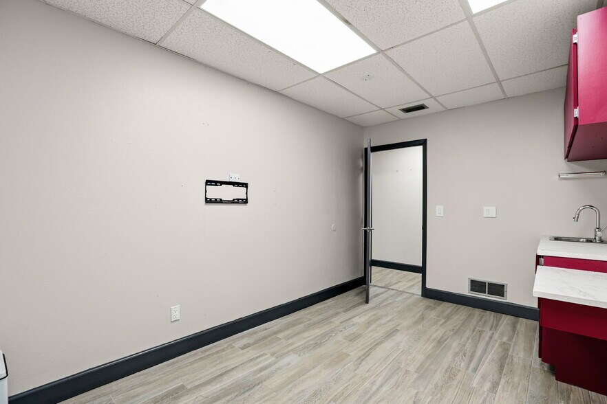 More Photos Of 901 N Grove St, Eustis Medical For Sale
