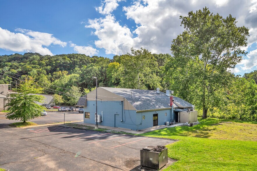 More Photos Of 715 Craigdell Rd, New Kensington Bar For Sale