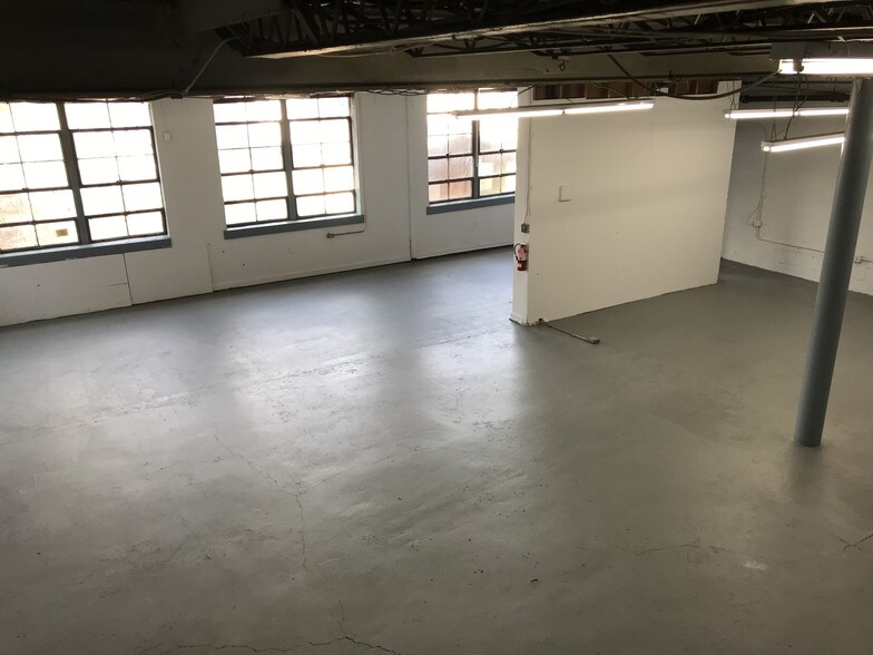 More Photos Of 4304 Rhode Island Ave, Brentwood Freestanding For Lease