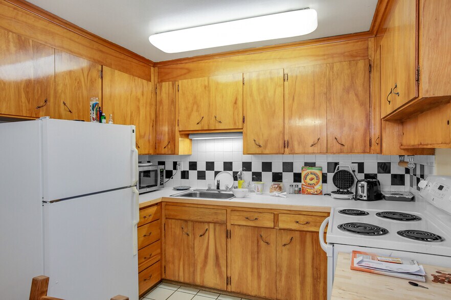 More Photos Of 5030 15th Ave NE, Seattle Apartments For Sale