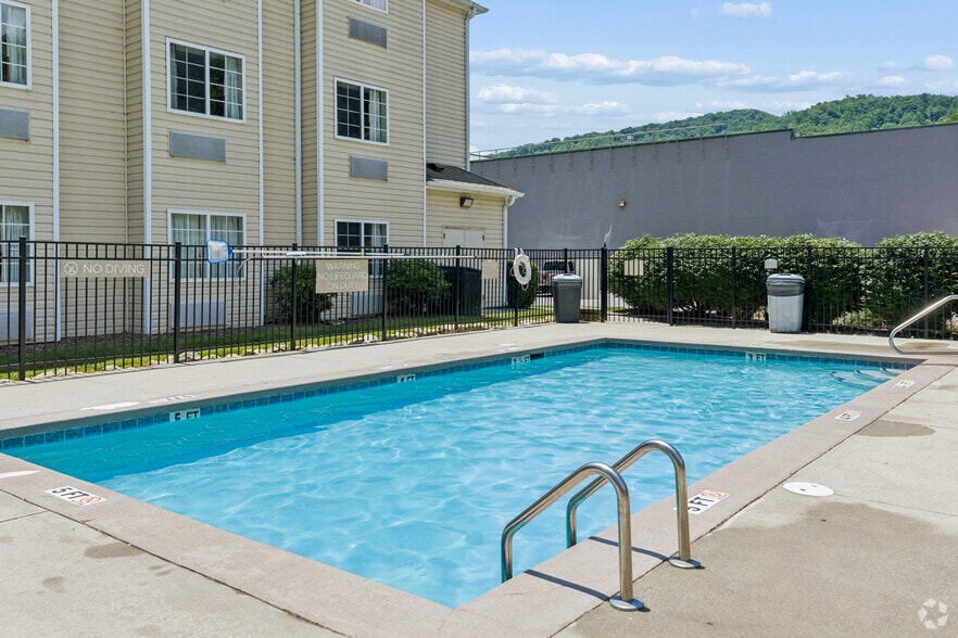 More Photos Of 674 Casino Trl, Cherokee Hotel For Sale