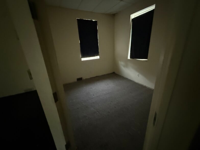More Photos Of 216 Tingley Ln, Edison Warehouse For Lease