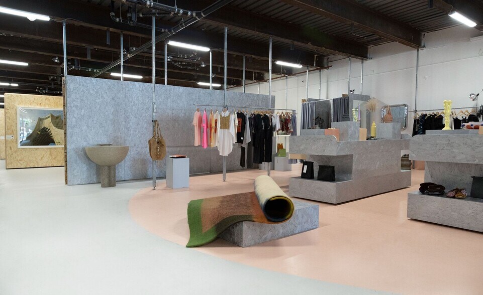 More Photos Of 1305 Dundas St W, Toronto Storefront Retail Office For Lease