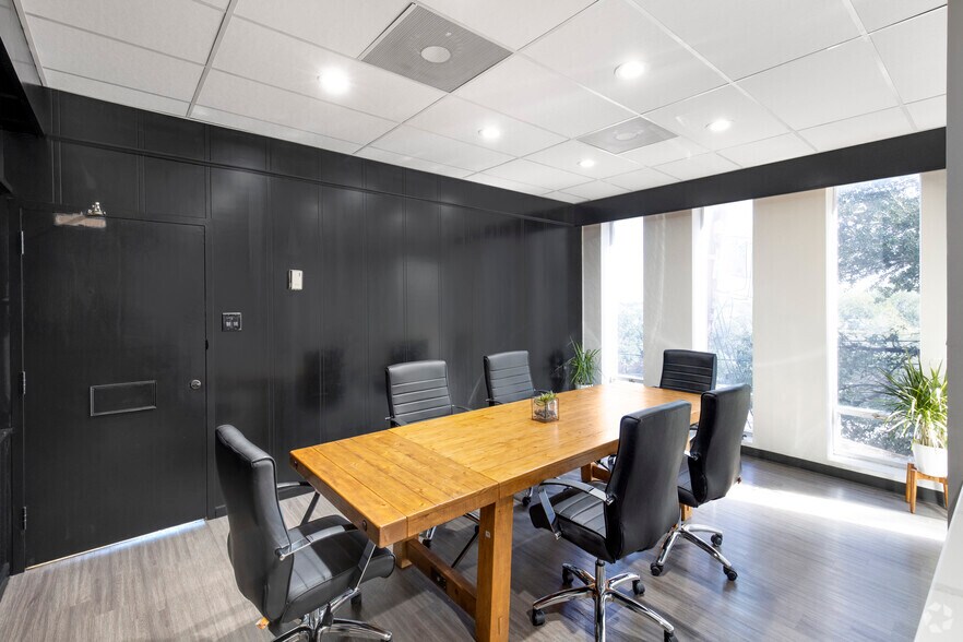 More Photos Of 6836 San Pedro Ave, San Antonio Office For Lease