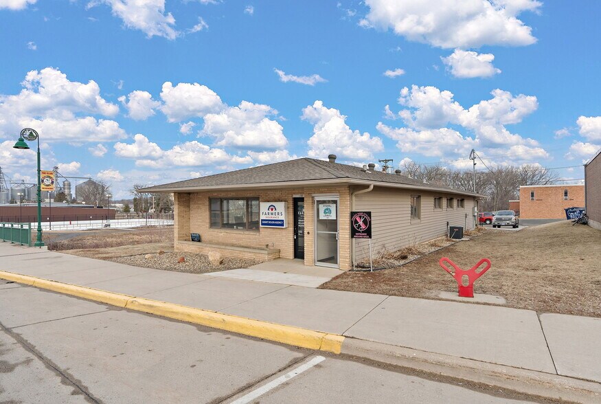 More Photos Of 101 S Main St, Pine Island General Retail For Sale