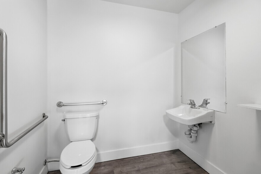 More Photos Of 765 McGill Rd, Kamloops Office For Sale