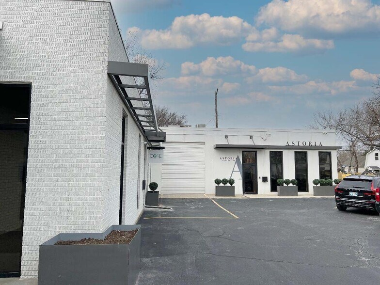 More Photos Of 4224 S Peoria Ave, Tulsa Flex For Lease