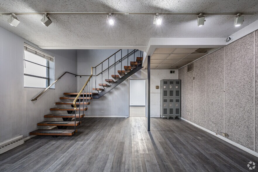 More Photos Of 1657 N Kostner Ave, Chicago Warehouse For Lease