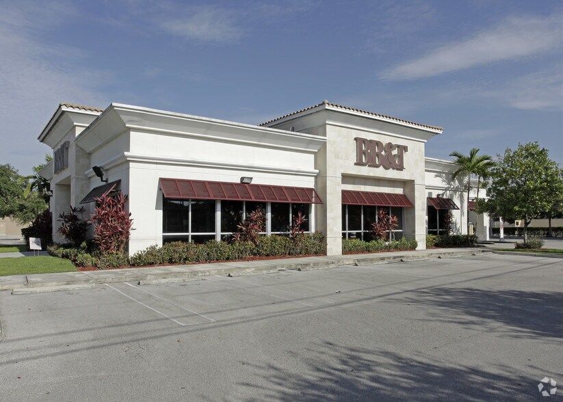 More Photos Of 17930 NW 57th Ave, Hialeah Bank For Lease
