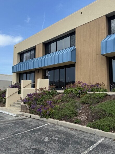 More Photos Of 5 Harris Ct, Monterey Unknown For Lease