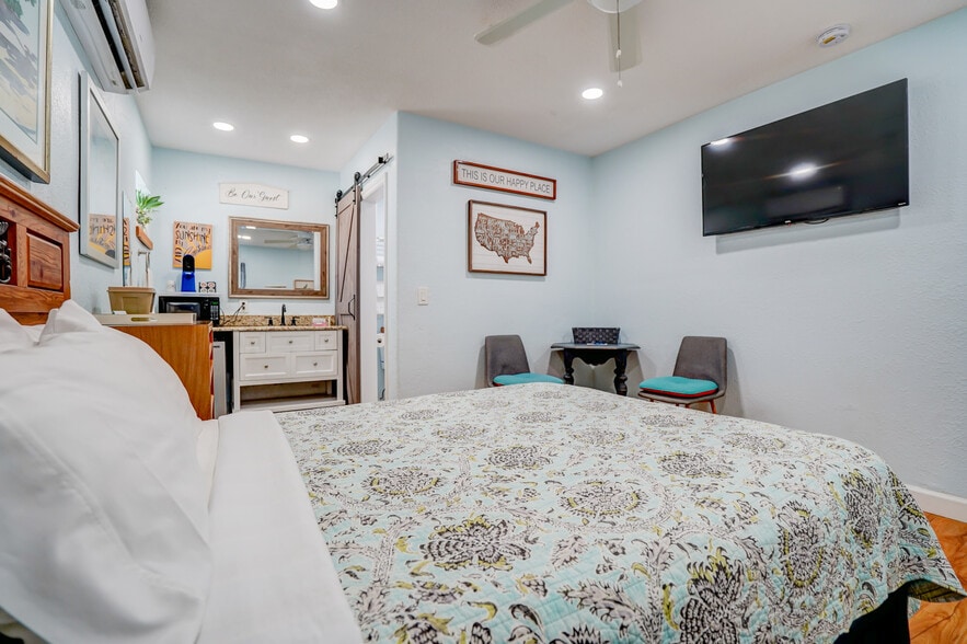 More Photos Of 2060 US Highway 27 N, Avon Park Hotel For Sale